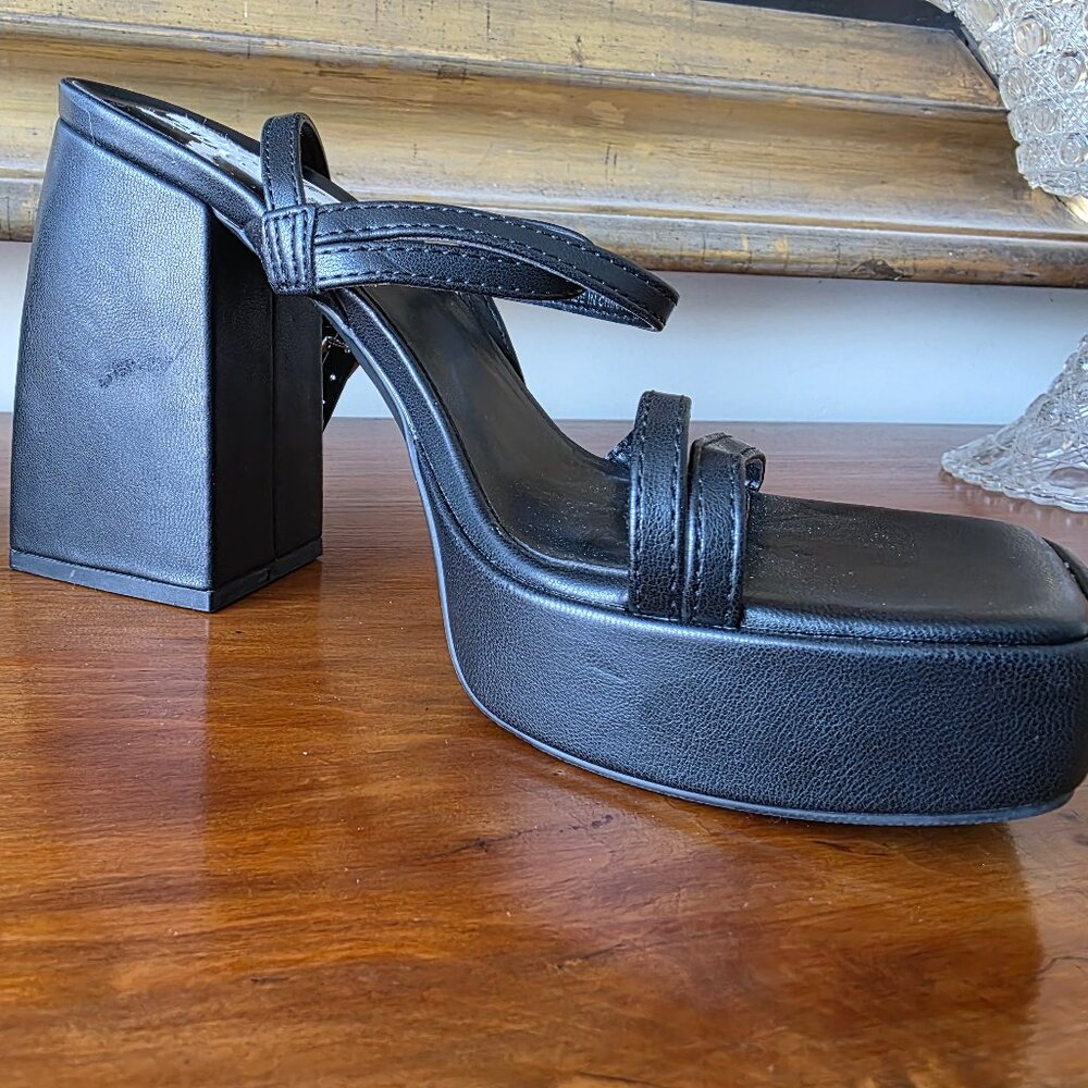 Abound Tiffanee Strappy Block Heel Sandal NWT